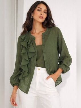 LE TOP NOTCH RUFFLE BLOUSE